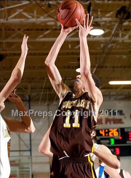 Thumbnail 3 in Roger Bacon vs. Newport Central Catholic photogallery.
