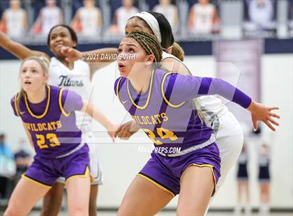 Thumbnail 2 in Blue Springs @ Lee's Summit West (MSHSAA Class 6 Sectional) photogallery.
