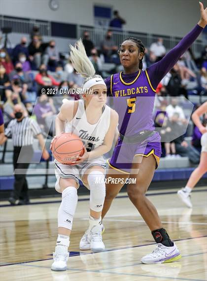 Thumbnail 2 in Blue Springs @ Lee's Summit West (MSHSAA Class 6 Sectional) photogallery.
