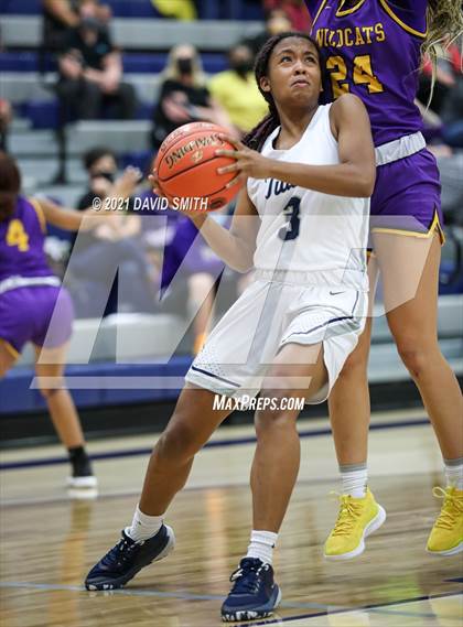 Thumbnail 2 in Blue Springs @ Lee's Summit West (MSHSAA Class 6 Sectional) photogallery.