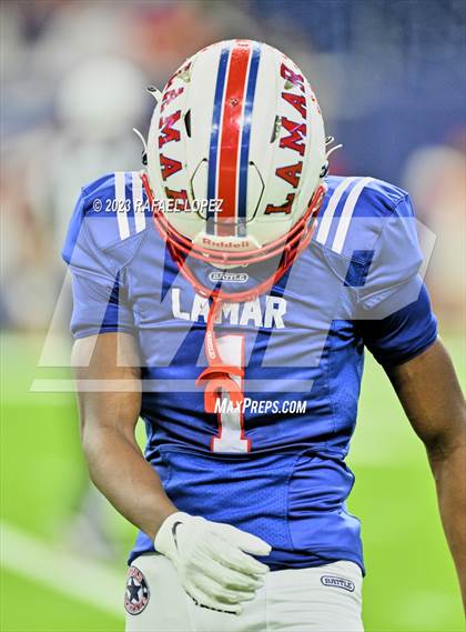 Thumbnail 3 in Atascocita vs. Lamar (UIL Football 6A D1 Region 3 Regional) photogallery.