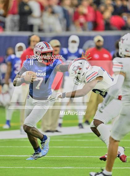 Thumbnail 2 in Atascocita vs. Lamar (UIL Football 6A D1 Region 3 Regional) photogallery.