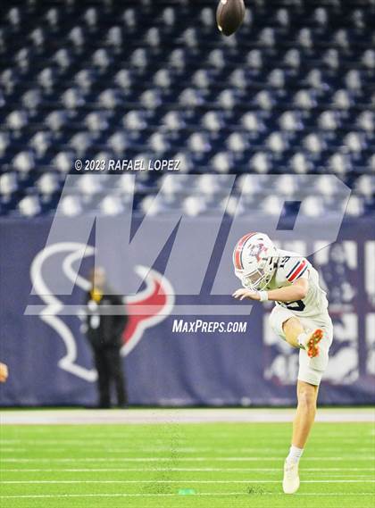 Thumbnail 1 in Atascocita vs. Lamar (UIL Football 6A D1 Region 3 Regional) photogallery.