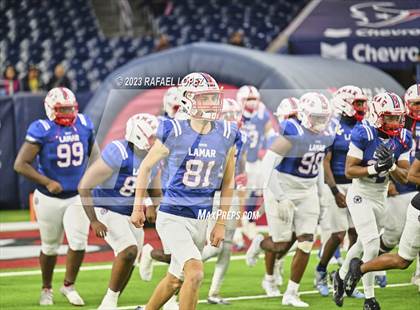 Thumbnail 2 in Atascocita vs. Lamar (UIL Football 6A D1 Region 3 Regional) photogallery.