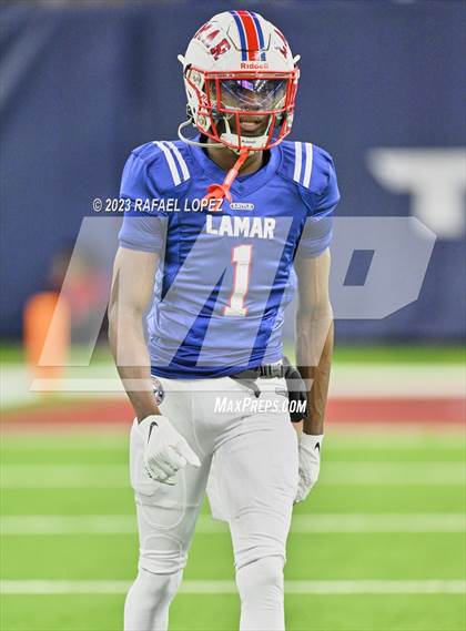 Thumbnail 1 in Atascocita vs. Lamar (UIL Football 6A D1 Region 3 Regional) photogallery.