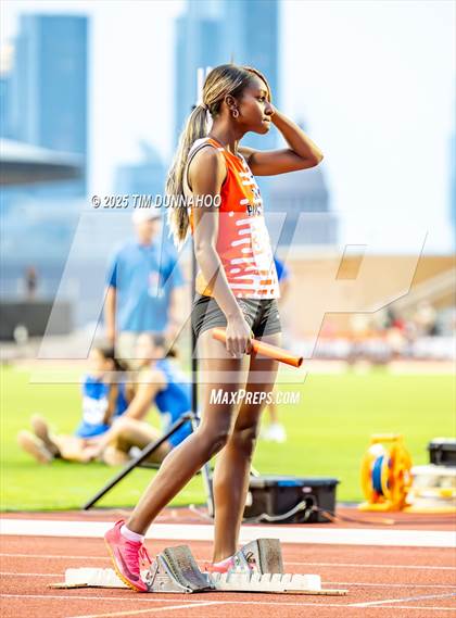 Thumbnail 2 in UIL 3A Girls Track & Field Finals photogallery.