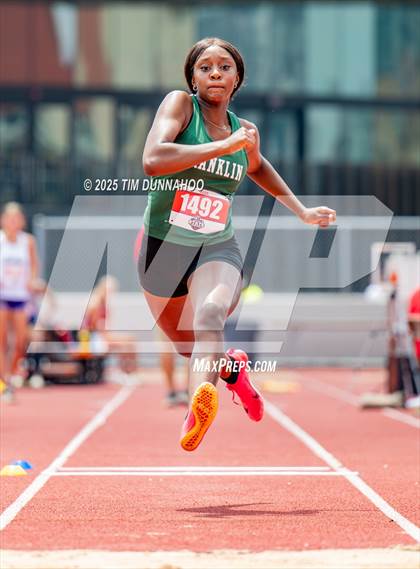 Thumbnail 2 in UIL 3A Girls Track & Field Finals photogallery.