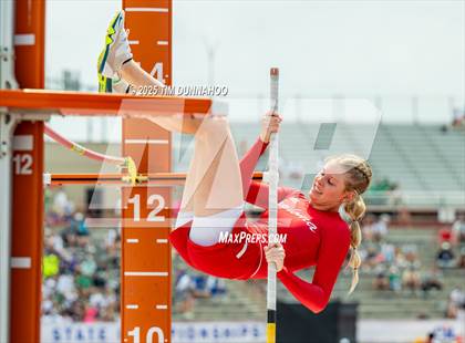Thumbnail 1 in UIL 3A Girls Track & Field Finals photogallery.