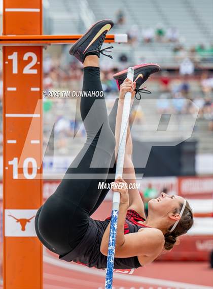 Thumbnail 1 in UIL 3A Girls Track & Field Finals photogallery.