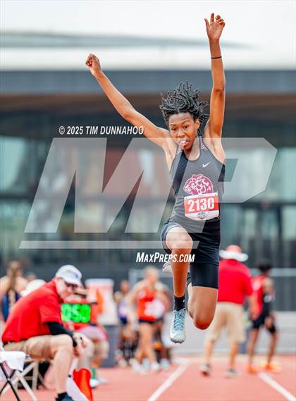Thumbnail 2 in UIL 3A Girls Track & Field Finals photogallery.