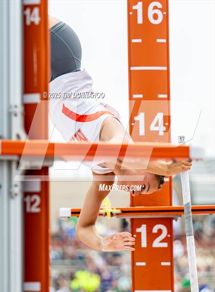 Thumbnail 3 in UIL 3A Girls Track & Field Finals photogallery.