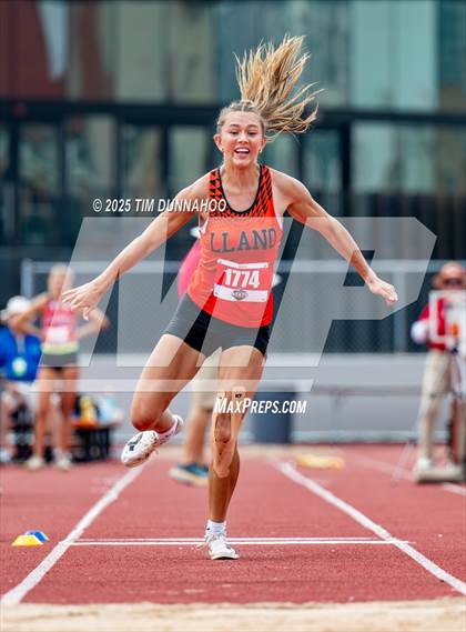 Thumbnail 1 in UIL 3A Girls Track & Field Finals photogallery.