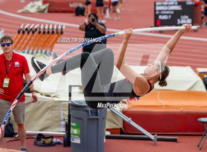 Thumbnail 3 in UIL 3A Girls Track & Field Finals photogallery.