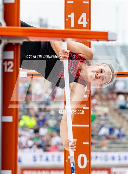 Thumbnail 2 in UIL 3A Girls Track & Field Finals photogallery.