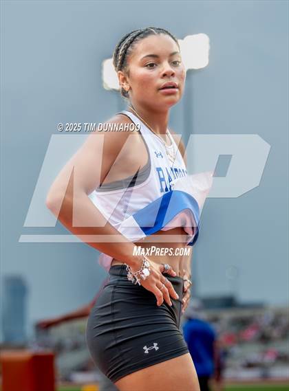 Thumbnail 3 in UIL 3A Girls Track & Field Finals photogallery.