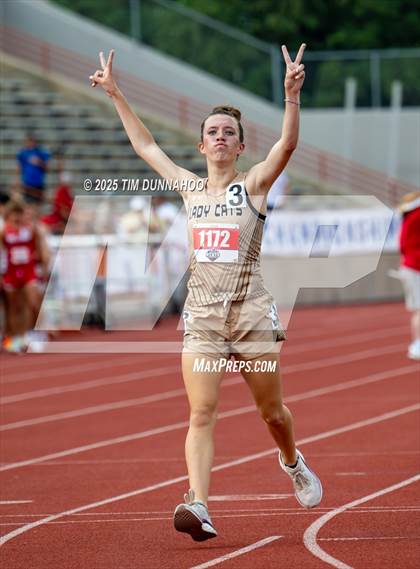 Thumbnail 3 in UIL 3A Girls Track & Field Finals photogallery.