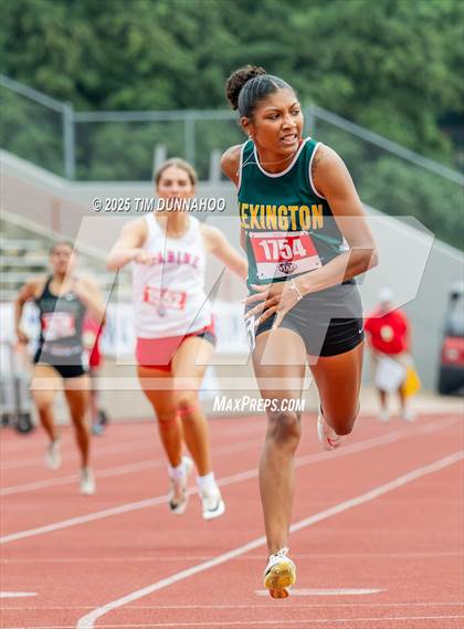 Thumbnail 1 in UIL 3A Girls Track & Field Finals photogallery.
