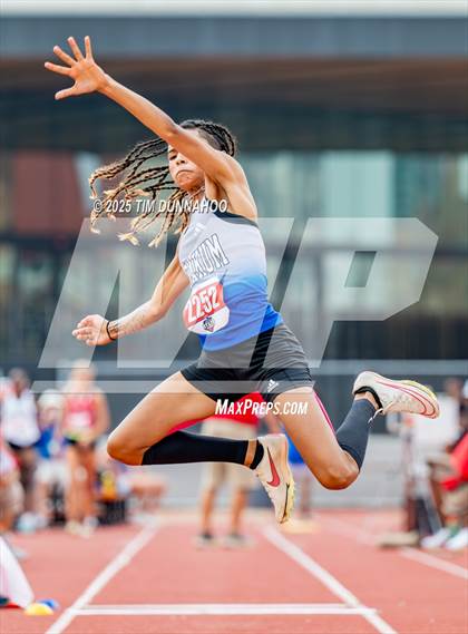 Thumbnail 1 in UIL 3A Girls Track & Field Finals photogallery.