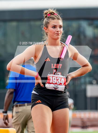 Thumbnail 3 in UIL 3A Girls Track & Field Finals photogallery.
