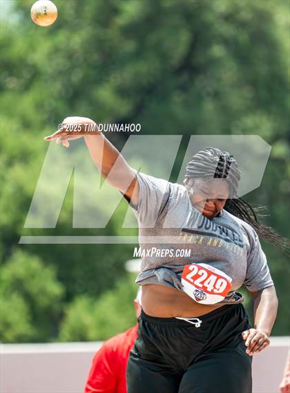 Thumbnail 3 in UIL 3A Girls Track & Field Finals photogallery.
