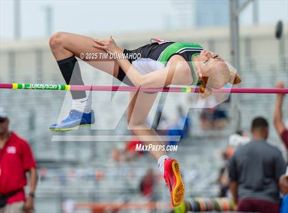 Thumbnail 3 in UIL 3A Girls Track & Field Finals photogallery.