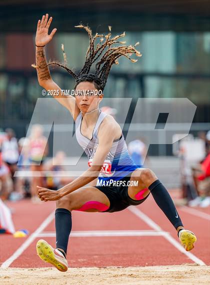 Thumbnail 2 in UIL 3A Girls Track & Field Finals photogallery.