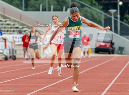 Thumbnail 3 in UIL 3A Girls Track & Field Finals photogallery.