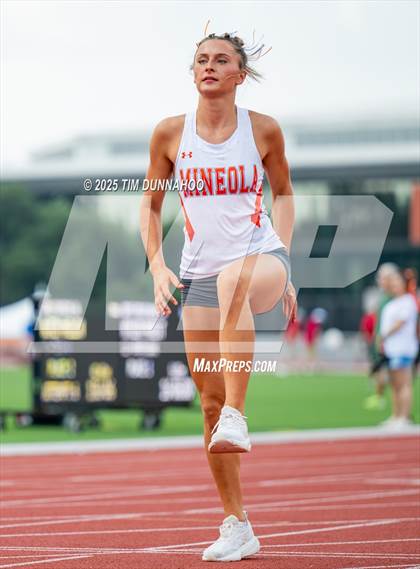 Thumbnail 3 in UIL 3A Girls Track & Field Finals photogallery.