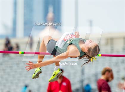 Thumbnail 2 in UIL 3A Girls Track & Field Finals photogallery.