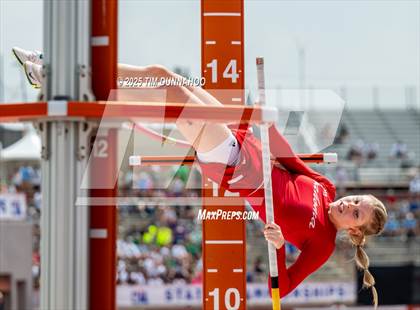 Thumbnail 3 in UIL 3A Girls Track & Field Finals photogallery.