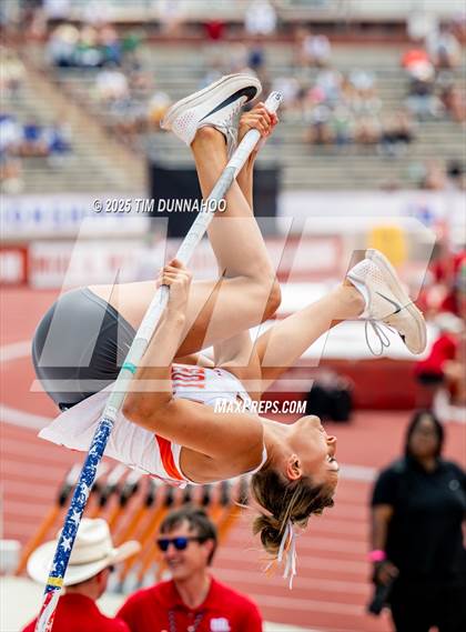 Thumbnail 1 in UIL 3A Girls Track & Field Finals photogallery.