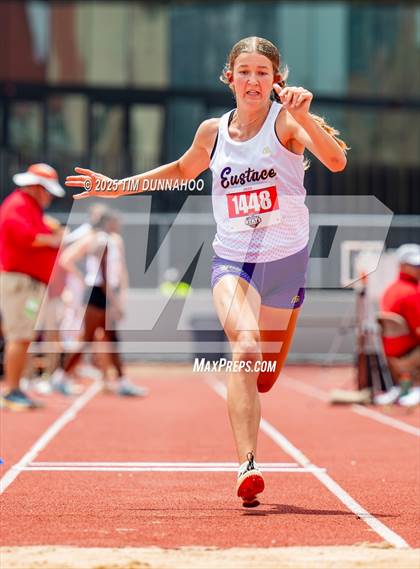 Thumbnail 3 in UIL 3A Girls Track & Field Finals photogallery.