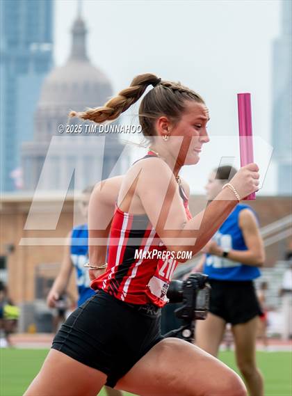 Thumbnail 3 in UIL 3A Girls Track & Field Finals photogallery.