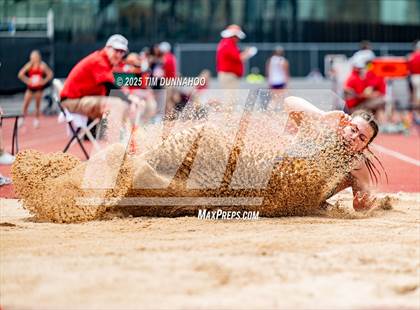 Thumbnail 3 in UIL 3A Girls Track & Field Finals photogallery.