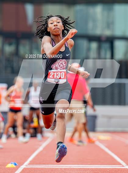 Thumbnail 1 in UIL 3A Girls Track & Field Finals photogallery.