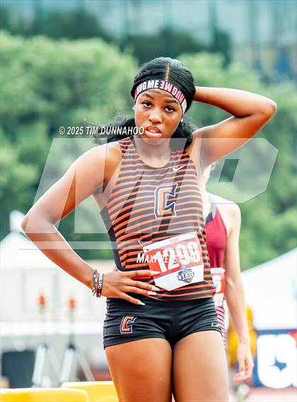 Thumbnail 3 in UIL 3A Girls Track & Field Finals photogallery.