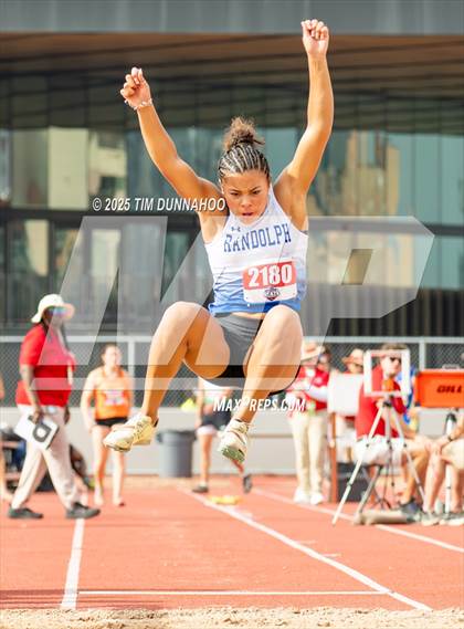 Thumbnail 1 in UIL 3A Girls Track & Field Finals photogallery.