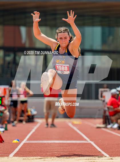 Thumbnail 1 in UIL 3A Girls Track & Field Finals photogallery.