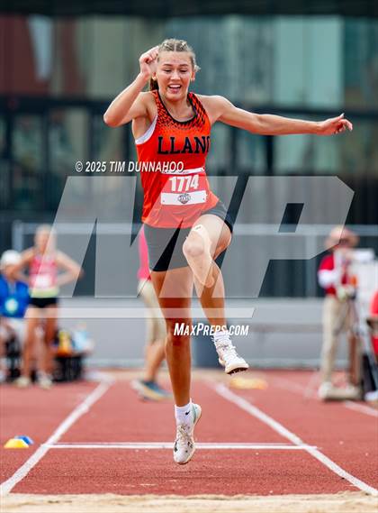 Thumbnail 2 in UIL 3A Girls Track & Field Finals photogallery.