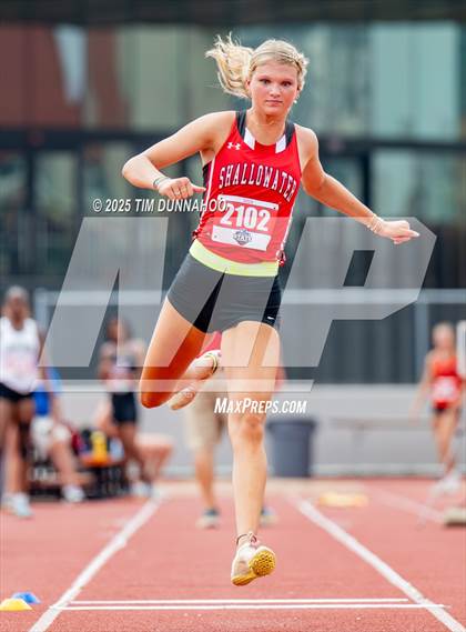 Thumbnail 3 in UIL 3A Girls Track & Field Finals photogallery.