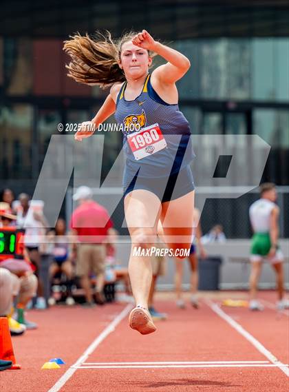 Thumbnail 2 in UIL 3A Girls Track & Field Finals photogallery.
