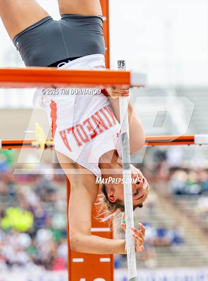 Thumbnail 2 in UIL 3A Girls Track & Field Finals photogallery.