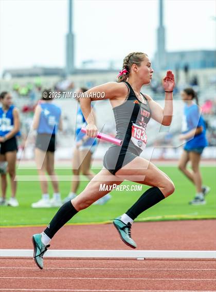 Thumbnail 2 in UIL 3A Girls Track & Field Finals photogallery.