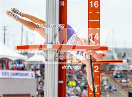 Thumbnail 1 in UIL 3A Girls Track & Field Finals photogallery.