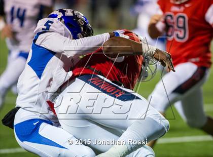 Thumbnail 3 in John Ehret vs. Mandeville (LHSAA Class 5A Semifinal) photogallery.