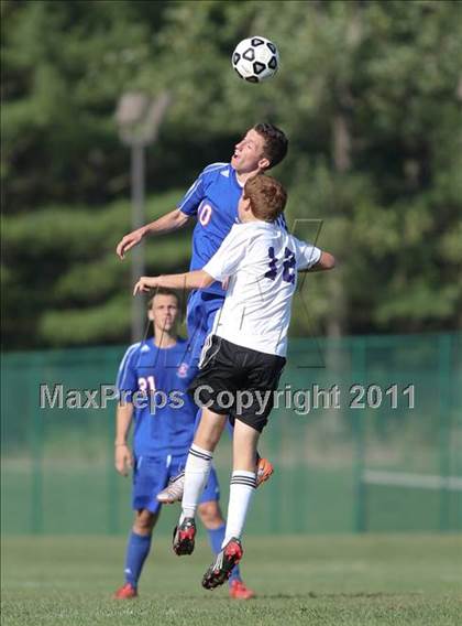Thumbnail 3 in Monroe-Woodbury vs. Goshen Central photogallery.