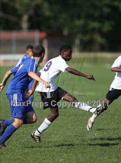 Thumbnail 3 in Monroe-Woodbury vs. Goshen Central photogallery.