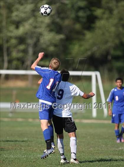 Thumbnail 3 in Monroe-Woodbury vs. Goshen Central photogallery.