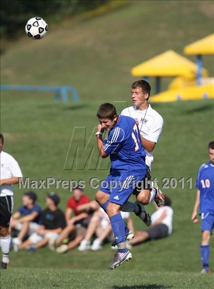 Thumbnail 1 in Monroe-Woodbury vs. Goshen Central photogallery.