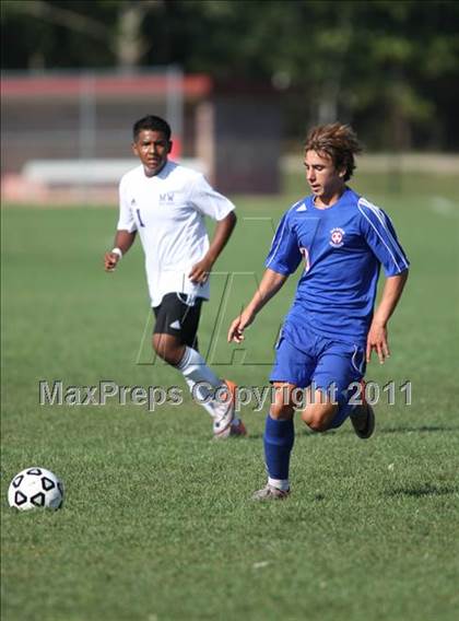 Thumbnail 2 in Monroe-Woodbury vs. Goshen Central photogallery.